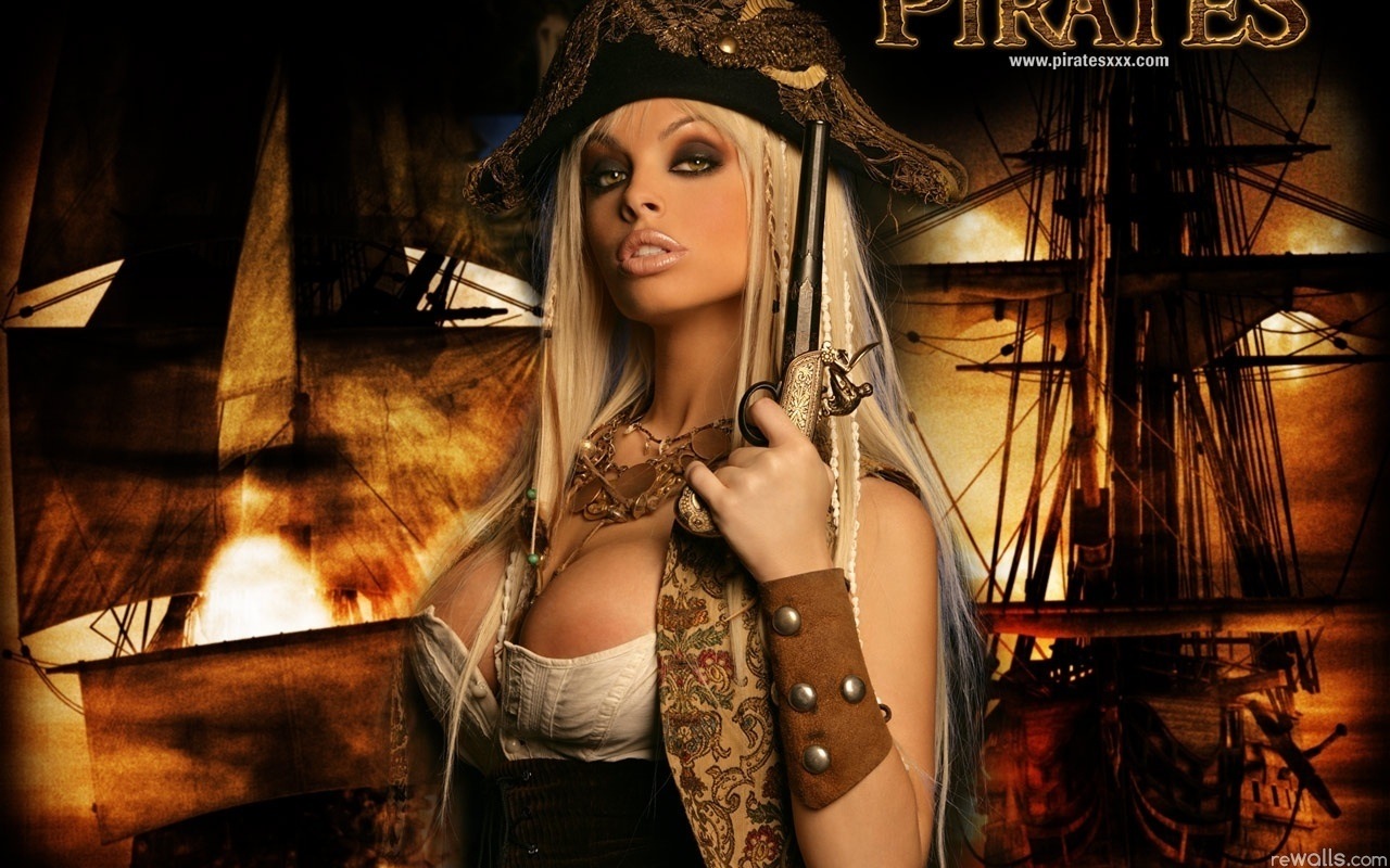 Sexy pirate girl