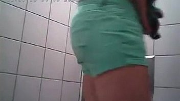 Mature woman pissing stng