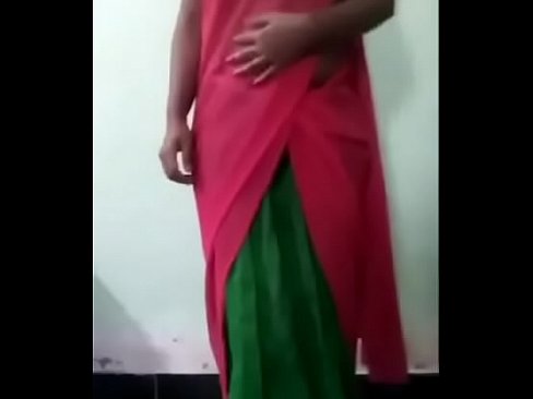 Girl show boob in sari