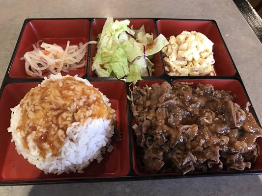 Steaming bento with multiple yummy